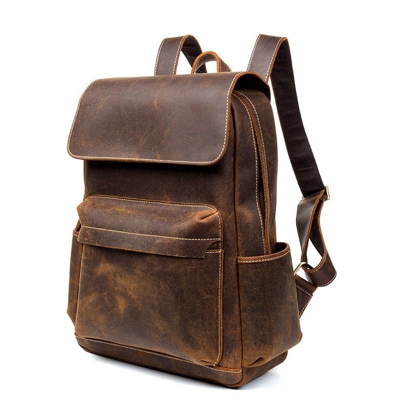 Vue de face d'un sac à dos homme en cuir élégant, parfait pour le travail.