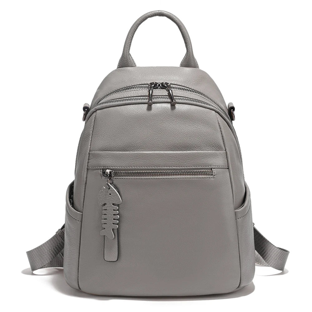 Élégant sac à dos femme en cuir noir, offrant style et rangement astucieux pour vos essentiels.