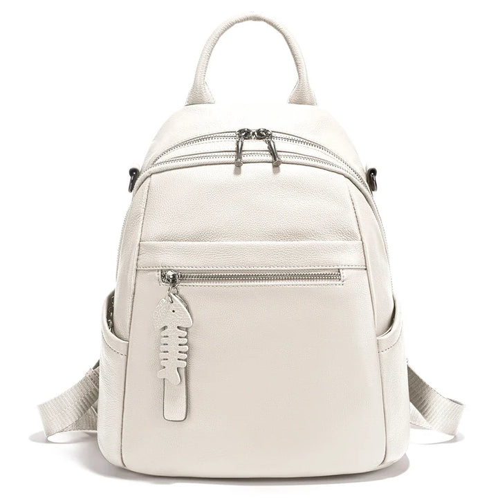 Sac à dos femme en cuir, accessoire mode indispensable, combine sophistication et confort au quotidien.