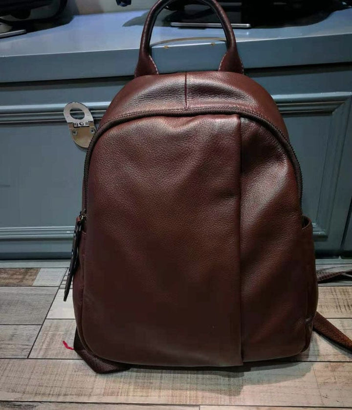 Sac à dos chic en cuir véritable pour femme, parfait pour la mode au quotidien
