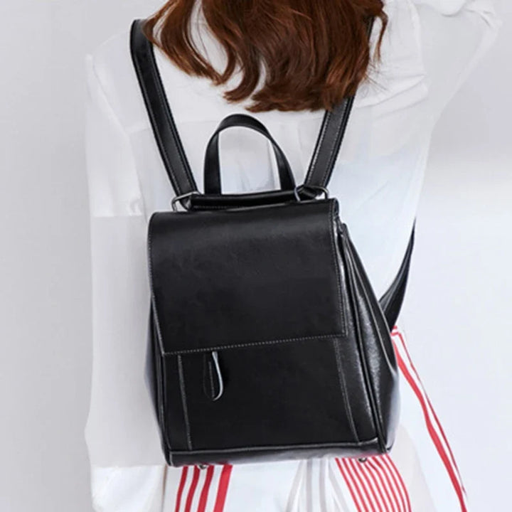 Sac à dos femme minimaliste en cuir PU, style moderne et raffiné.