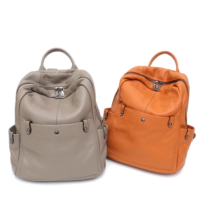 Vue frontale du sac à dos femme en cuir vegan noir, design moderne et élégant pour la ville.