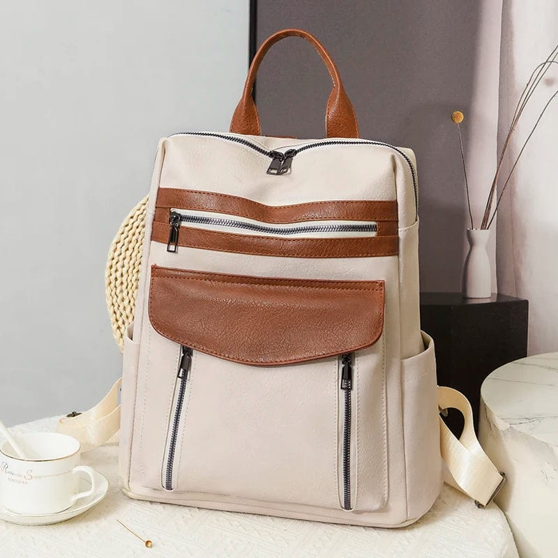 Sac à dos femme en cuir vegan bleu marine, porté sur le dos, accessoire polyvalent et durable.