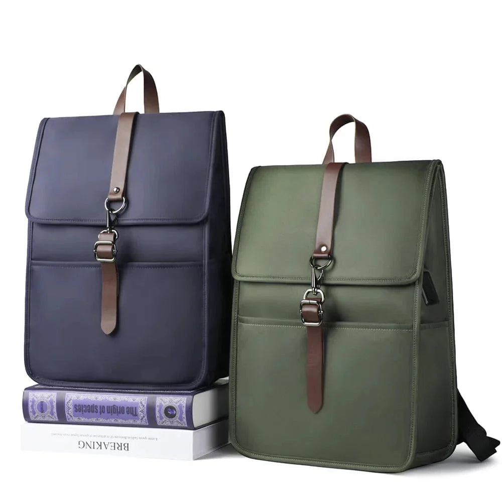 Sac à dos urbain imperméable pour femme, idéal pour transporter un ordinateur portable avec style et sécurité.