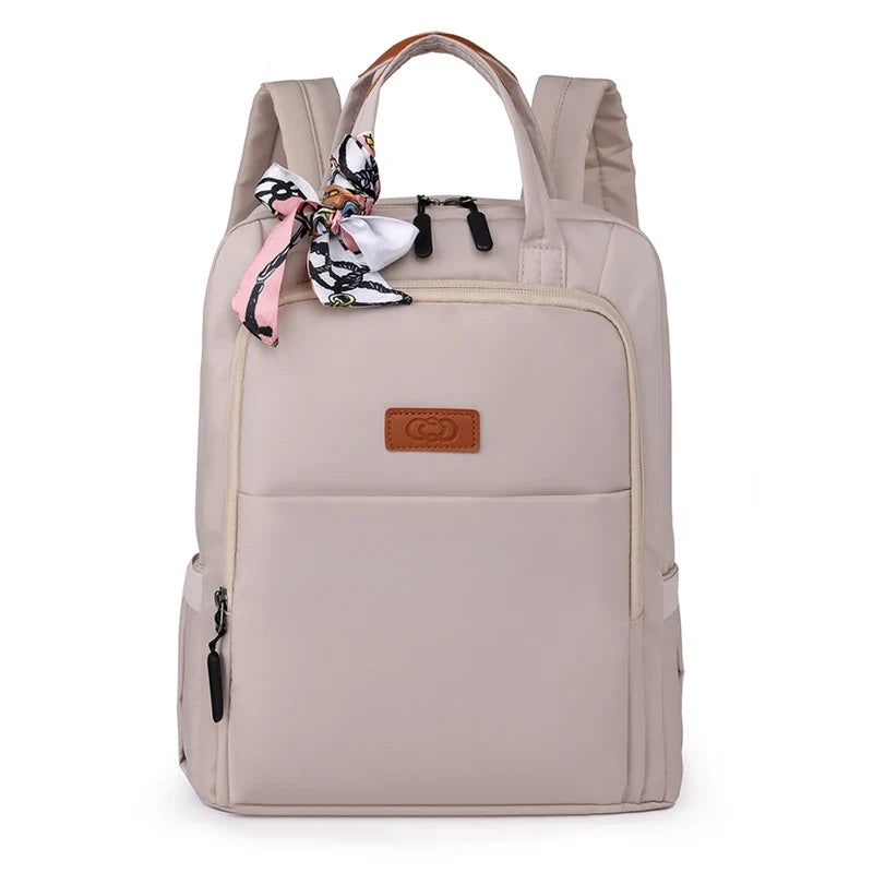 Sac à dos femme léger et confortable en nylon pour ordinateur portable 13 pouces, accessoire élégant et pratique.