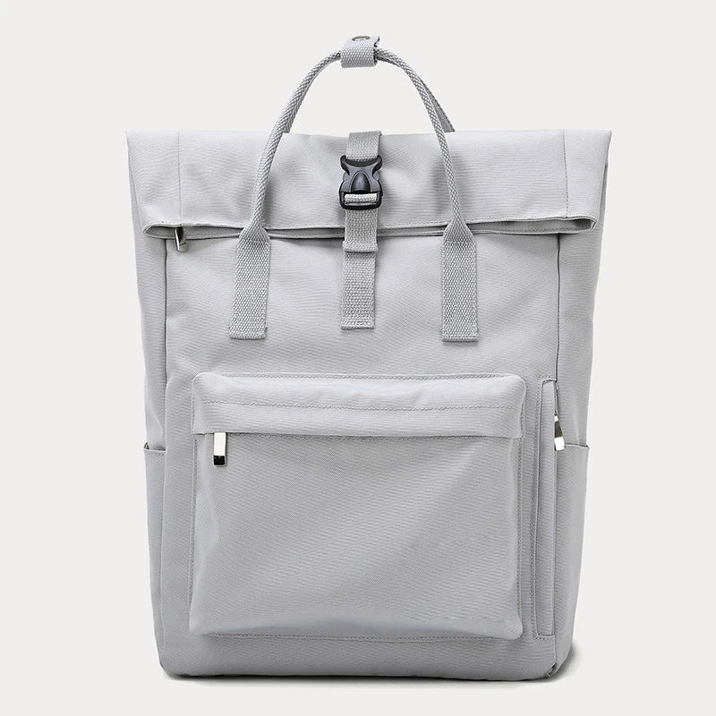 Sac à dos femme tendance en toile claire, un accessoire de mode élégant et fonctionnel.