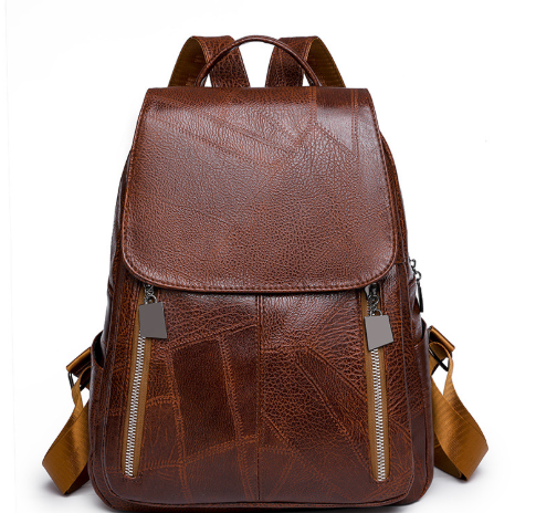 Accessoire de mode femme : sac à dos chic et sécurisé, idéal pour compléter une tenue urbaine.
