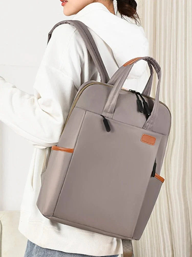 Vue arrière du sac à dos femme avec rembourrage ergonomique pour ordinateur 14 pouces