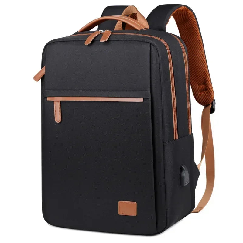 Sac à dos moderne pour femme active, transport sécurisé de l'ordinateur portable et organisation facile.