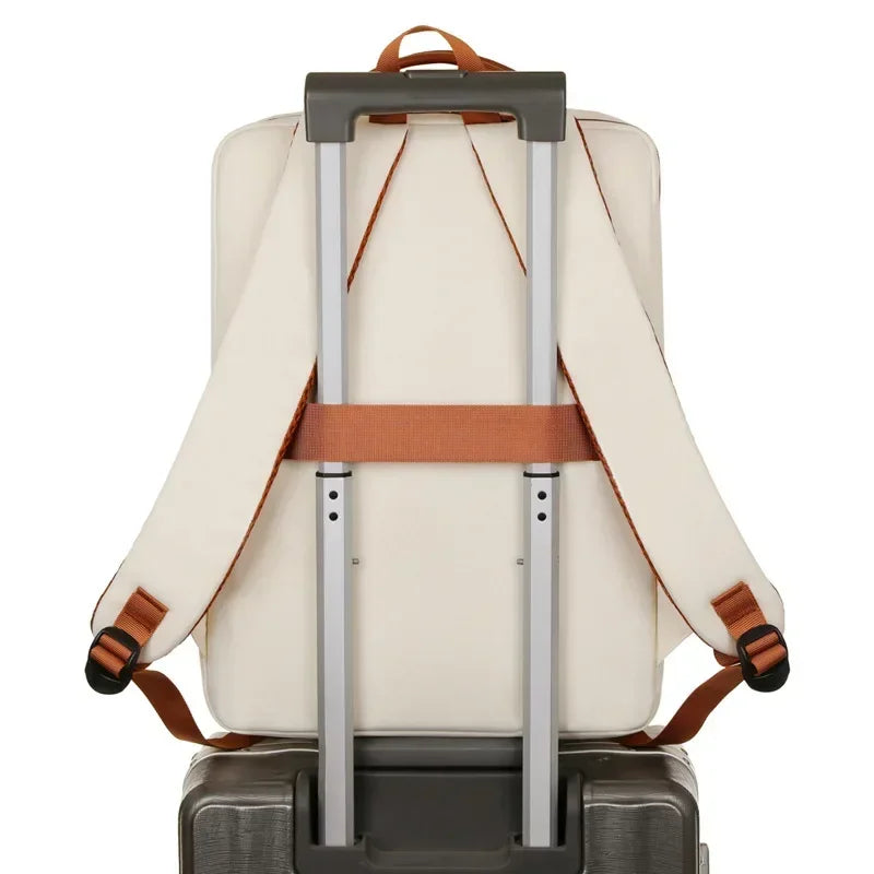 Sac à dos femme avec multiples compartiments organisateurs pour ordinateur portable et accessoires de travail.