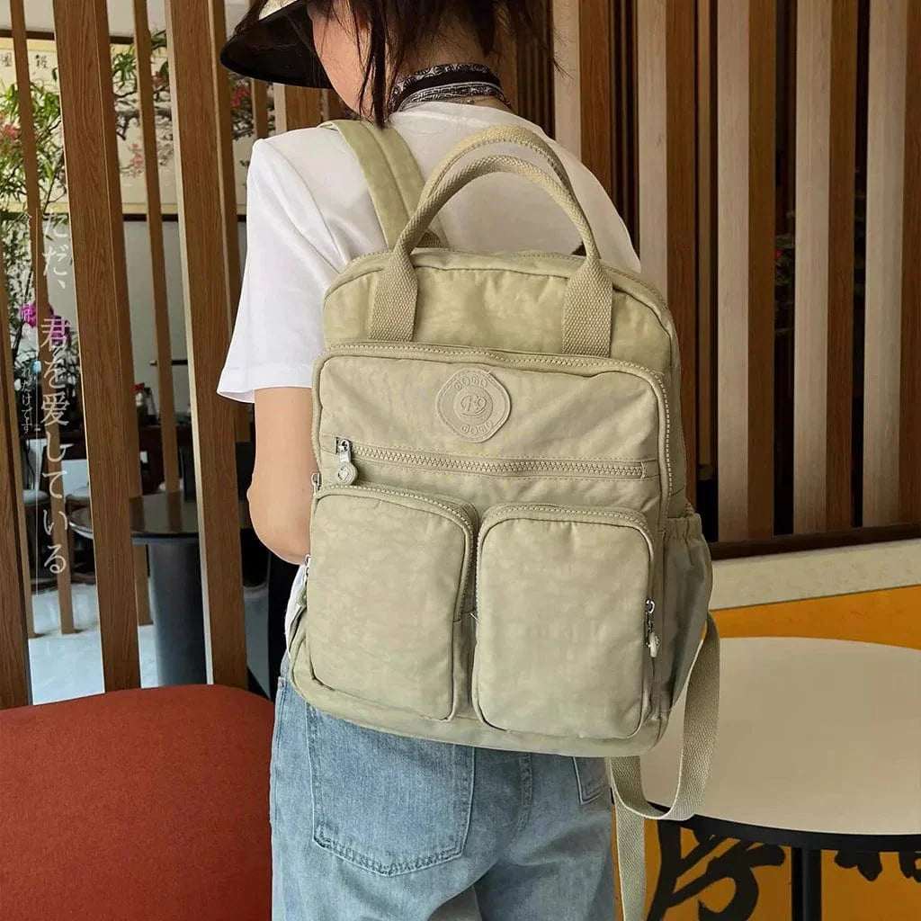 Sac à dos femme léger et durable, parfait pour une utilisation quotidienne, l'école ou le collège avec un ordinateur 14 pouces.