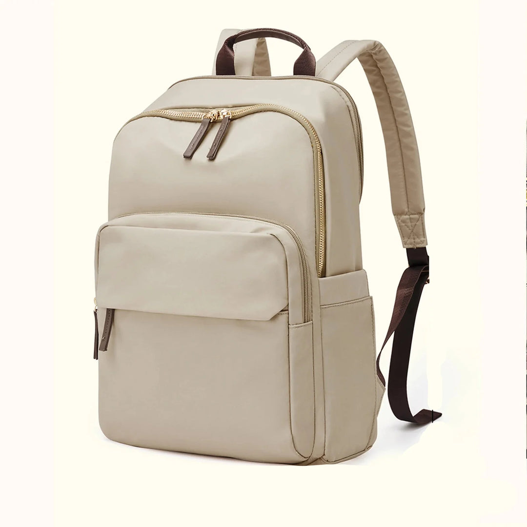 Sac à dos femme Plume en nylon noir, élégant et moderne pour usage quotidien ou professionnel.