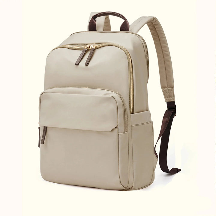 Sac à dos femme Plume en nylon noir, élégant et moderne pour usage quotidien ou professionnel.