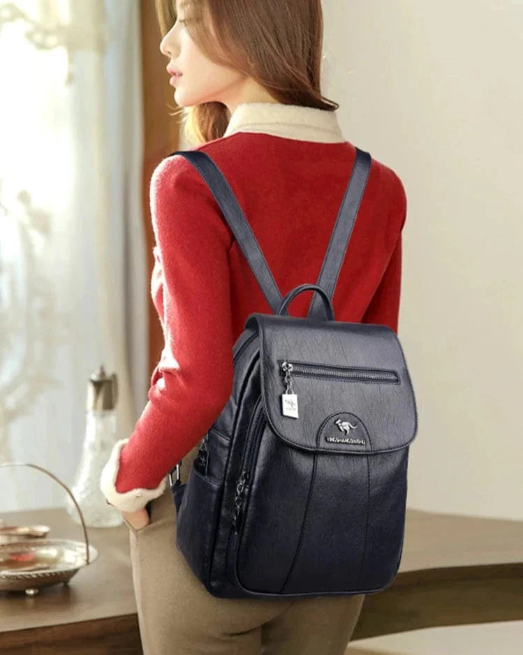 Sac à dos femme Silvy porté sur le dos, montrant son confort et sa taille parfaite pour le quotidien.