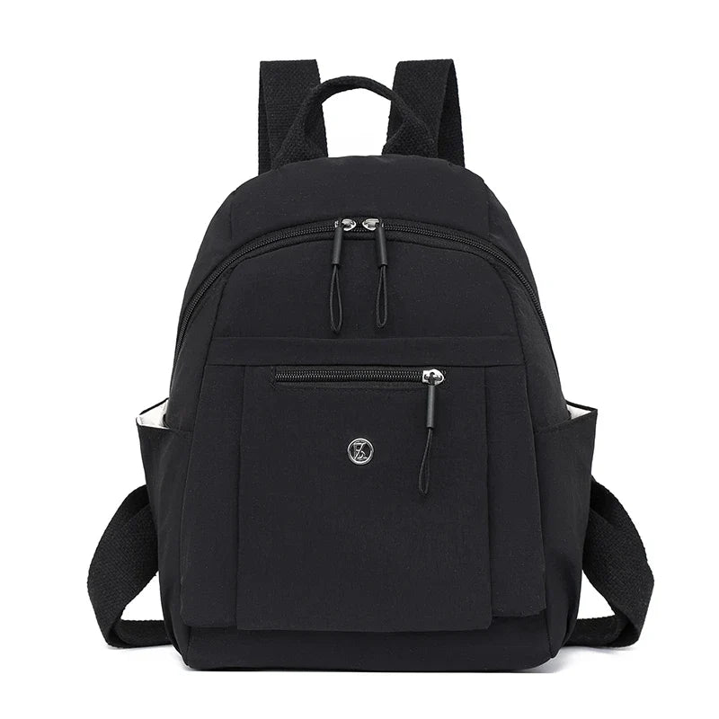 Sac à dos femme pour voyage, léger et compact, parfait pour emporter l'essentiel en nylon.