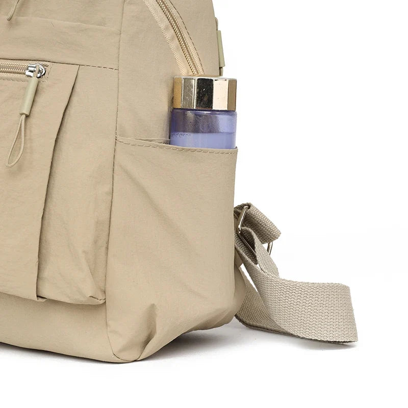 Sac à dos femme pratique pour le travail, le voyage ou comme sac quotidien bien organisé.