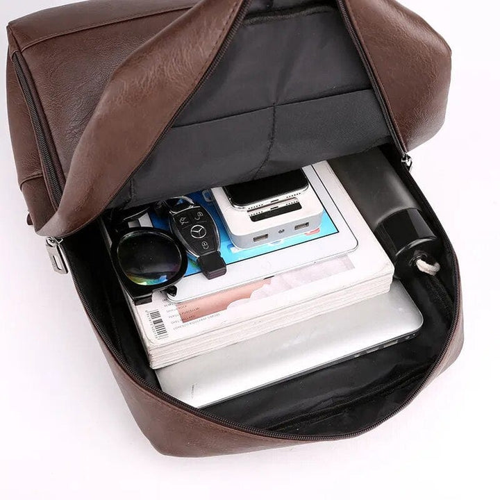 Sac à dos en cuir PU noir, imperméable et durable, conçu pour les hommes actifs avec un ordinateur.