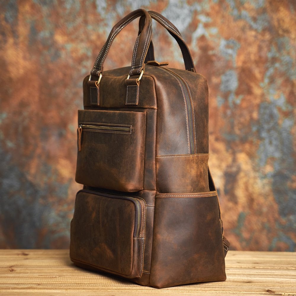 Sac à dos de voyage en cuir café pour homme, design élégant et durable, parfait pour le quotidien