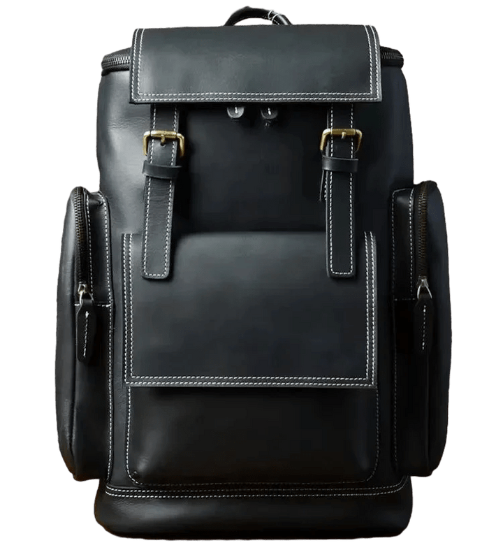 Fermeture éclair d'un sac à dos homme en cuir marron, garantissant la sécurité des affaires.