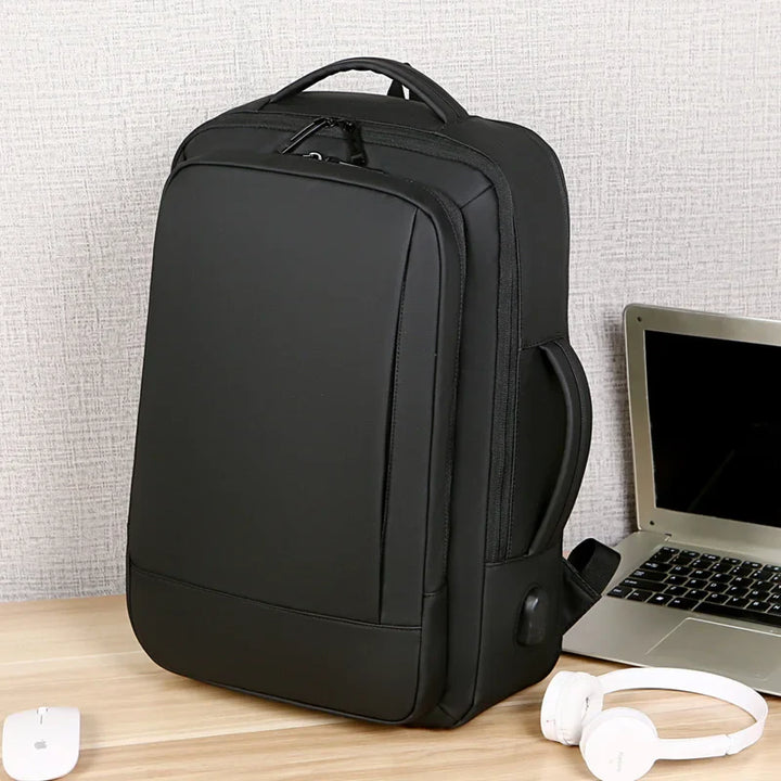 Sac à dos homme professionnel urbain noir pour ordinateur portable, idéal travail et quotidien.