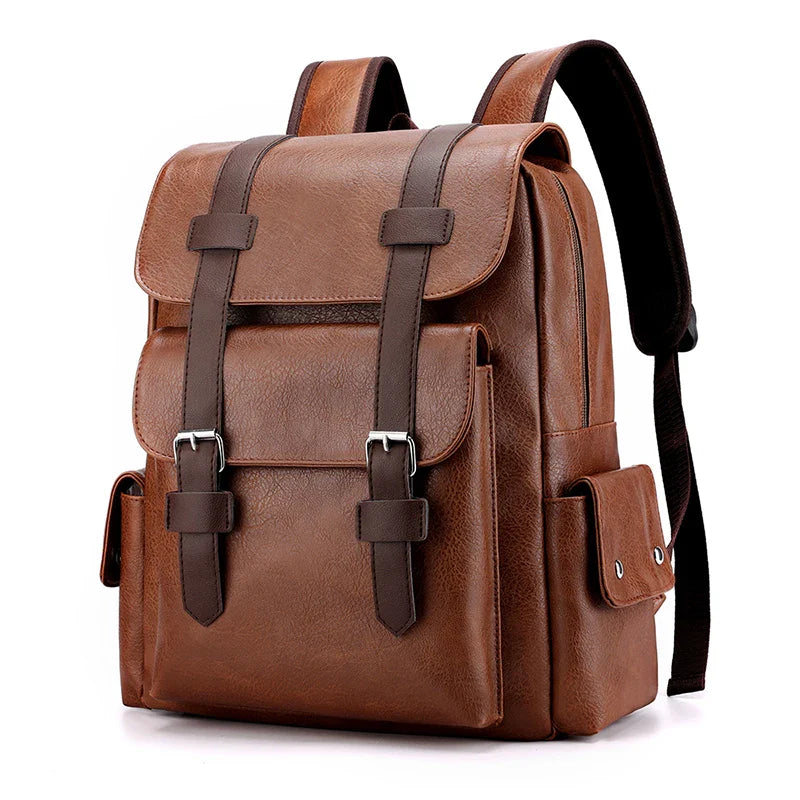 Gros plan sur les détails du sac à dos rétro en similicuir marron, boucles et finition élégante.