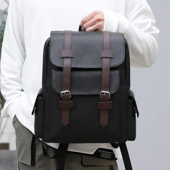 Sac à dos de travail noir en similicuir, conçu pour l'homme moderne et le style urbain.