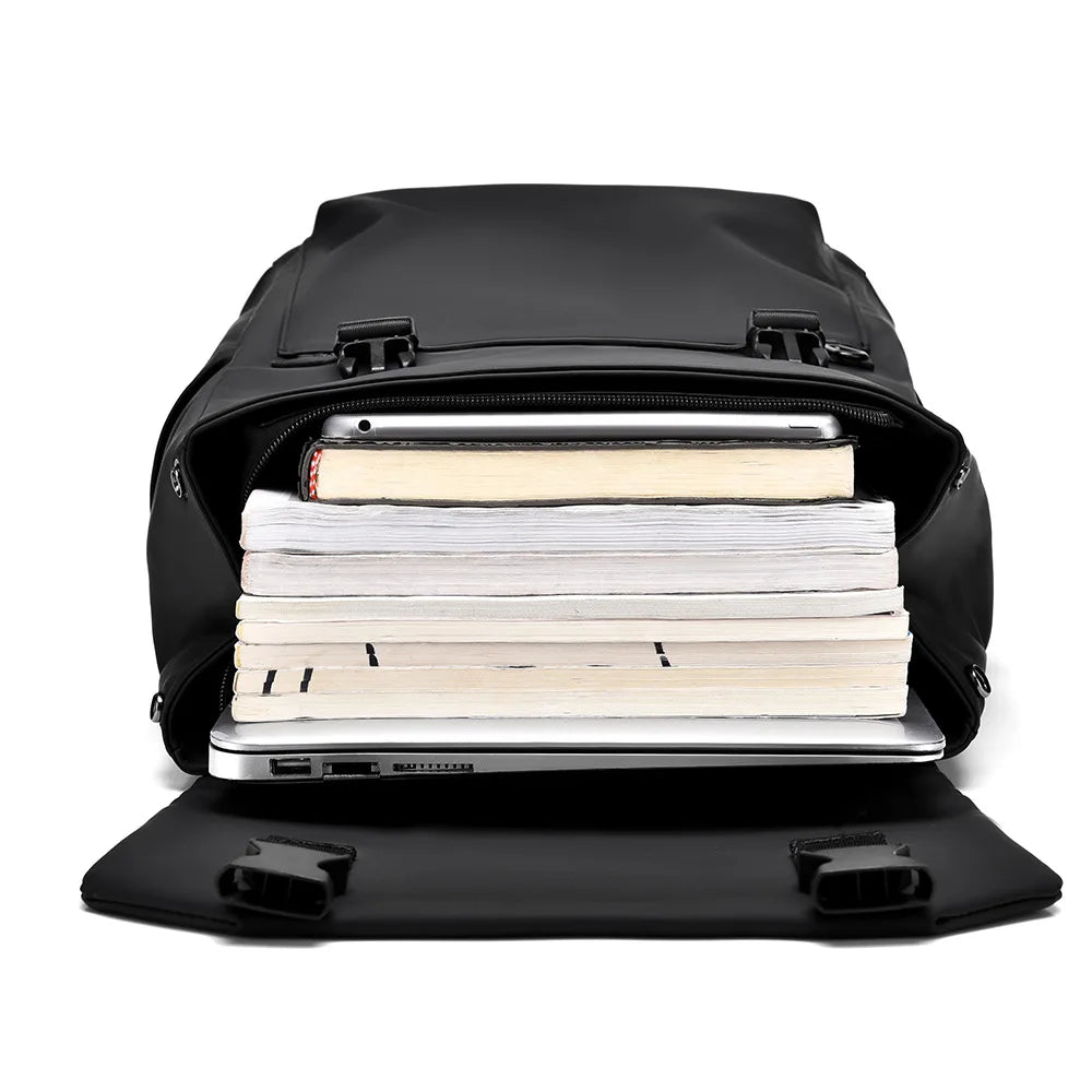 Sac à dos unisexe avec protection imperméable, style élégant et contemporain. L'accessoire parfait pour un look moderne.