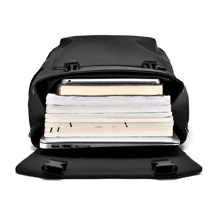 Sac à dos unisexe avec protection imperméable, style élégant et contemporain. L'accessoire parfait pour un look moderne.