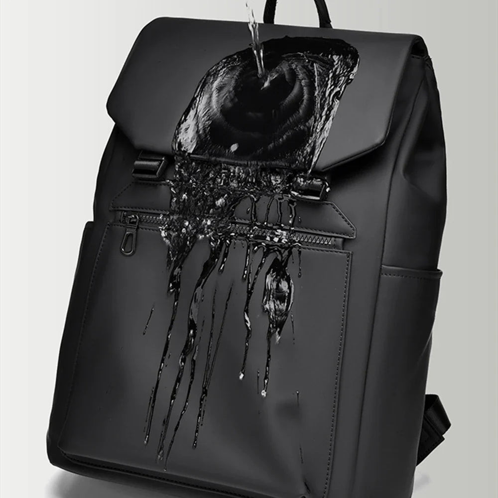 Sac à dos imperméable pour une organisation optimale, doté de multiples poches. Conçu pour le quotidien urbain actif.