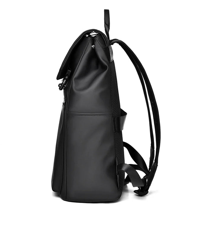Sac à dos moderne et résistant à l'eau, pour une utilisation quotidienne et étudiante. Style épuré et grande capacité.