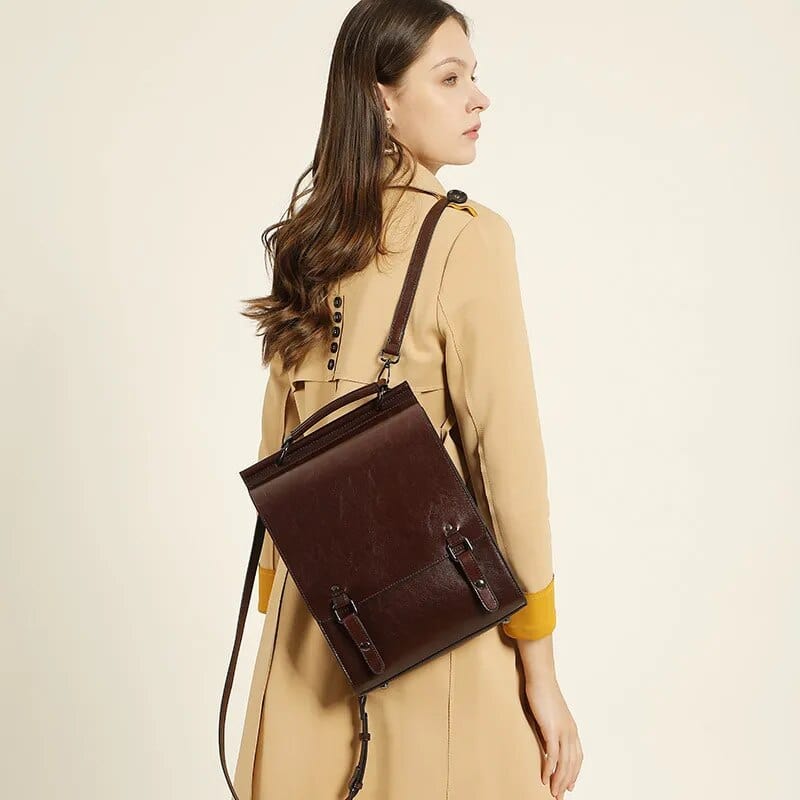 Vue de face du sac à dos Lizeth en cuir, mettant en valeur son design élégant et moderne
