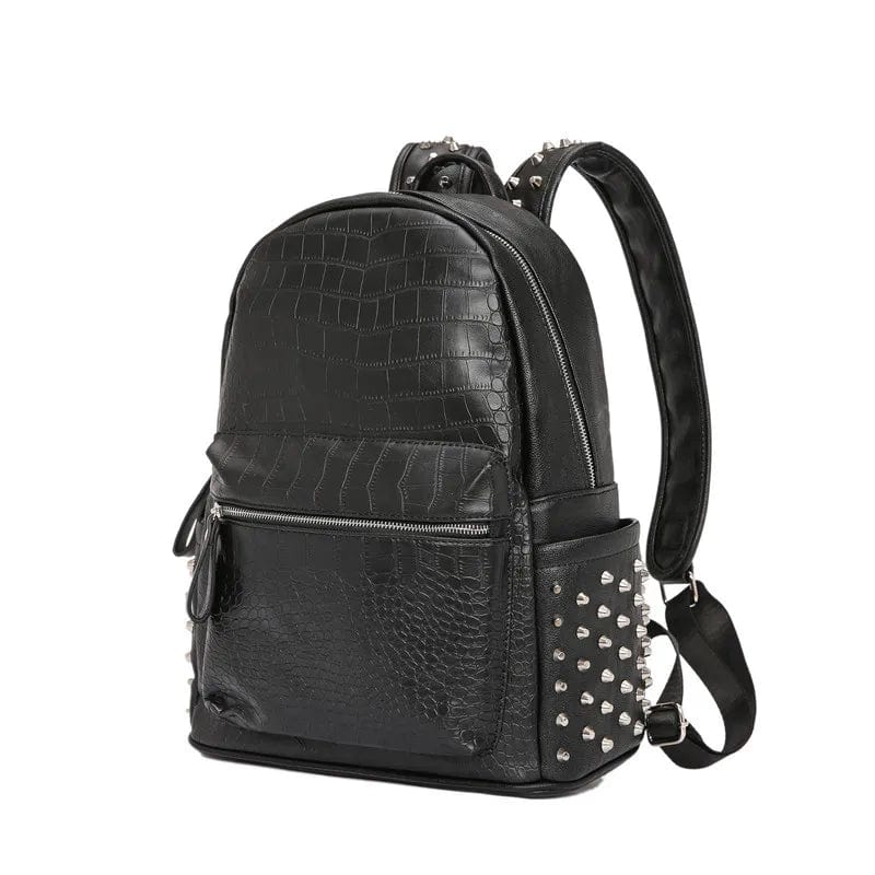 Vue de face du sac à dos Alexandra pour femme, en cuir vegan noir, parfait pour ordinateur portable et usage quotidien.