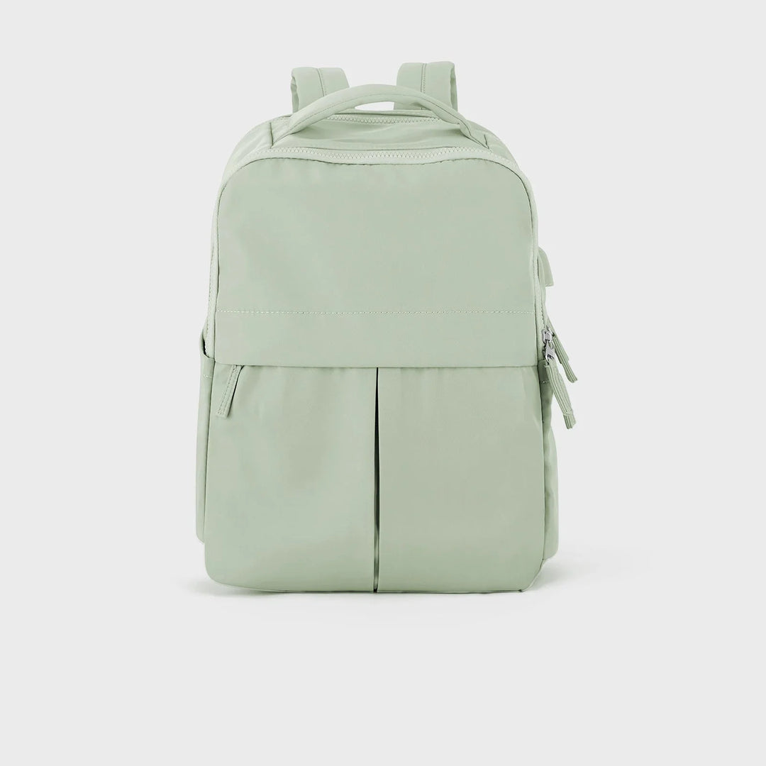 Sac à dos ordinateur femme chic en nylon, moderne et fonctionnel pour bureau, études ou voyage.