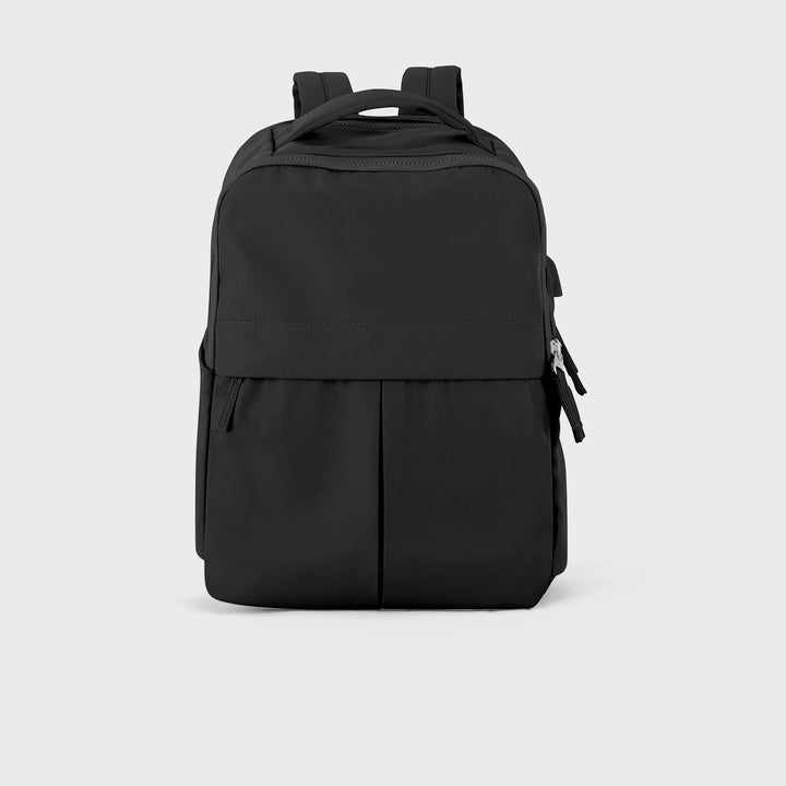 Sac à dos ordinateur femme en nylon résistant et chic, design moderne pour le bureau ou l'université.