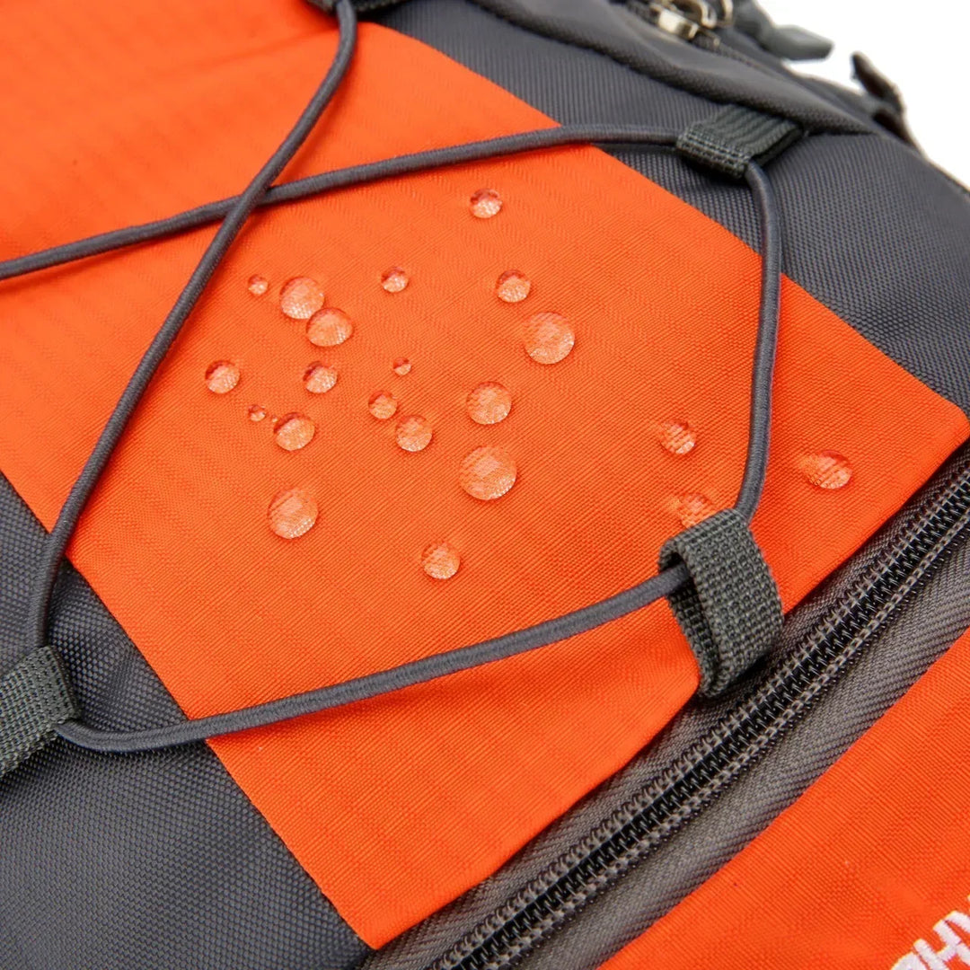 Sac à dos randonnée femme léger et pratique. Multiples compartiments pour trek et voyage en extérieur organisé.