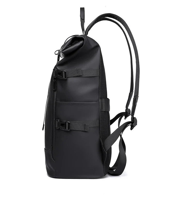 Sac à dos roll top imperméable et urbain, idéal pour l'école et le travail, spacieux et confortable.