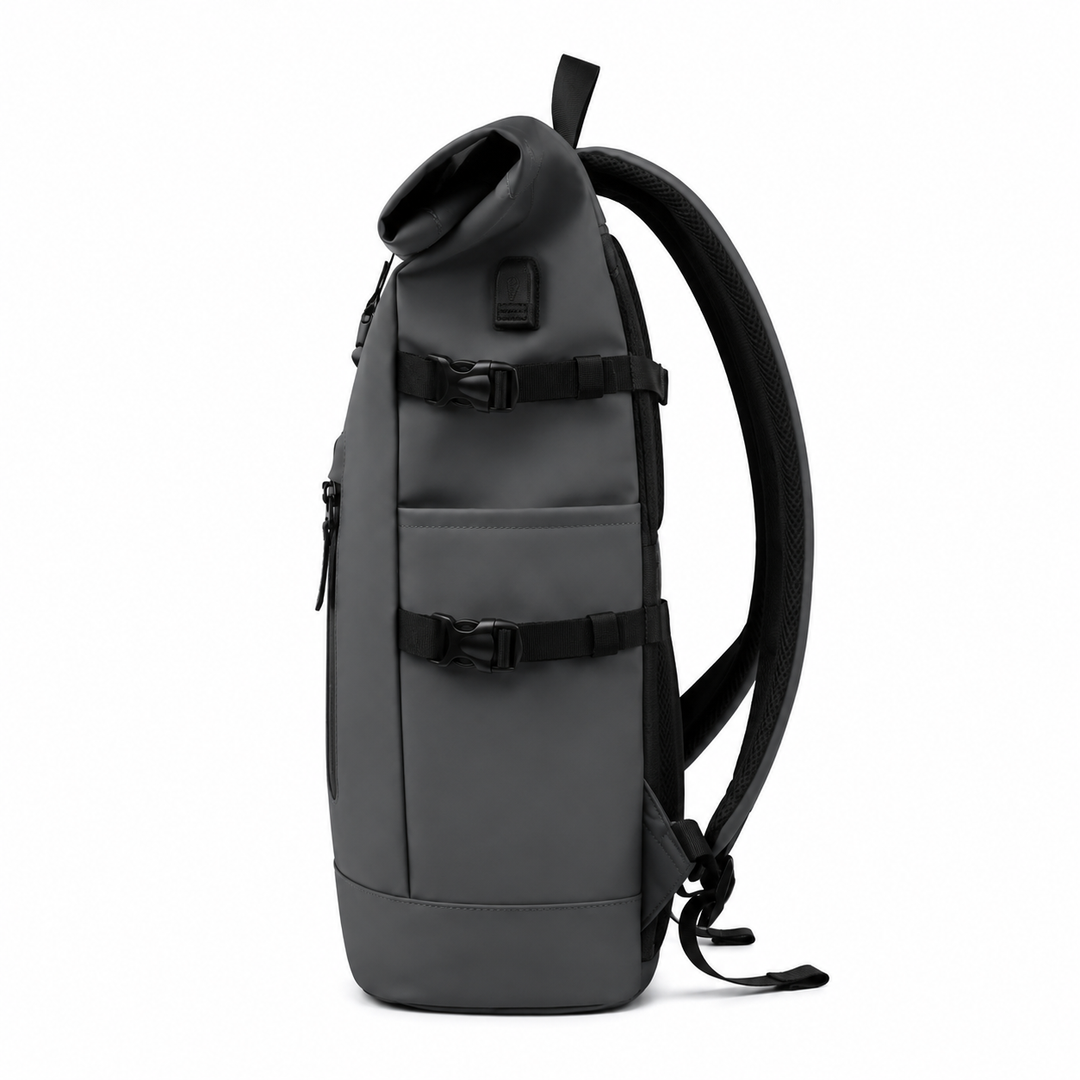 Sac à dos de voyage roll-top noir professionnel, idéal pour urbain et quotidien, avec port USB pratique.