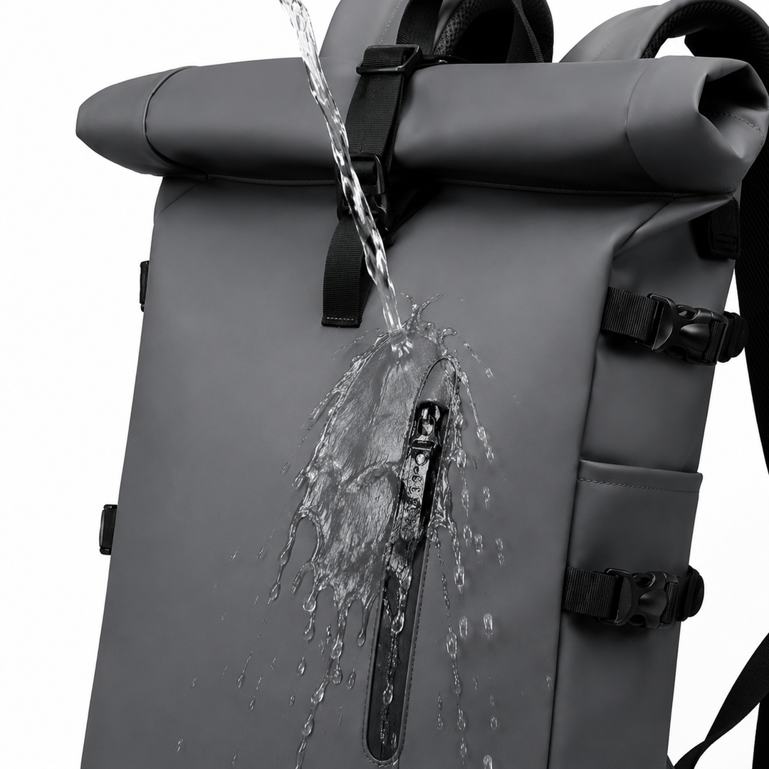 Sac à dos roll-top moderne rose, pratique pour le voyage et urbain, avec port USB et espace organisé.