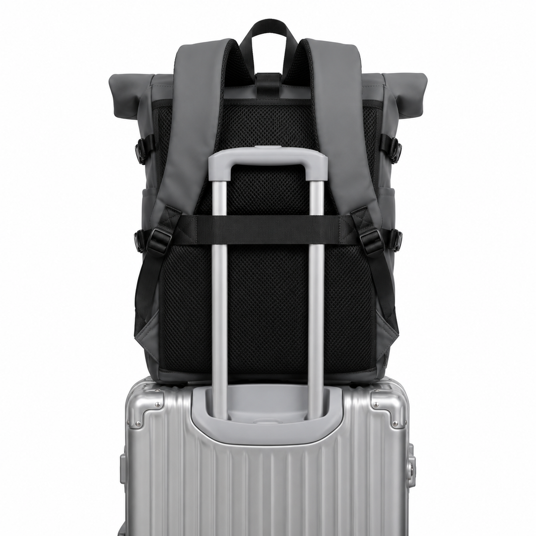 Sac à dos roll-top noir professionnel avec port USB, organisateur interne, idéal pour voyage d'affaires.