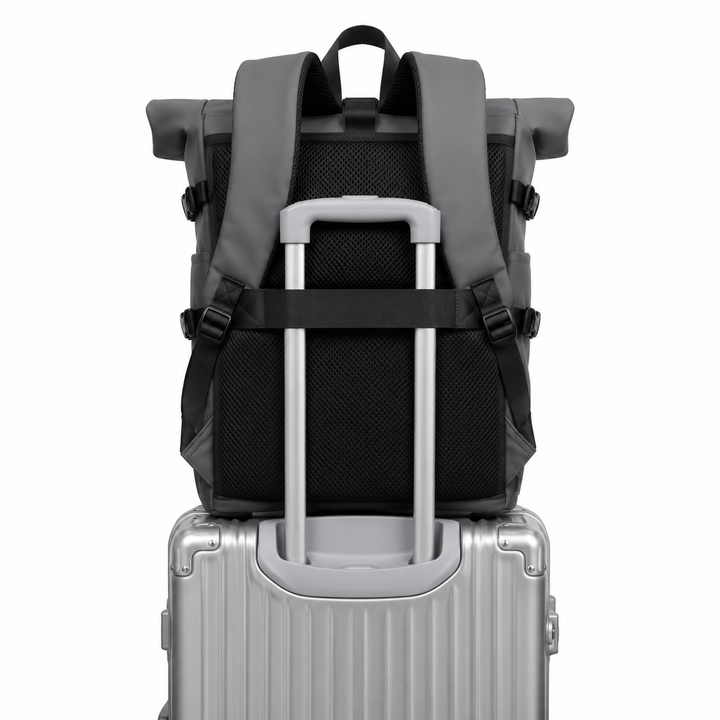 Sac à dos roll-top noir professionnel avec port USB, organisateur interne, idéal pour voyage d'affaires.