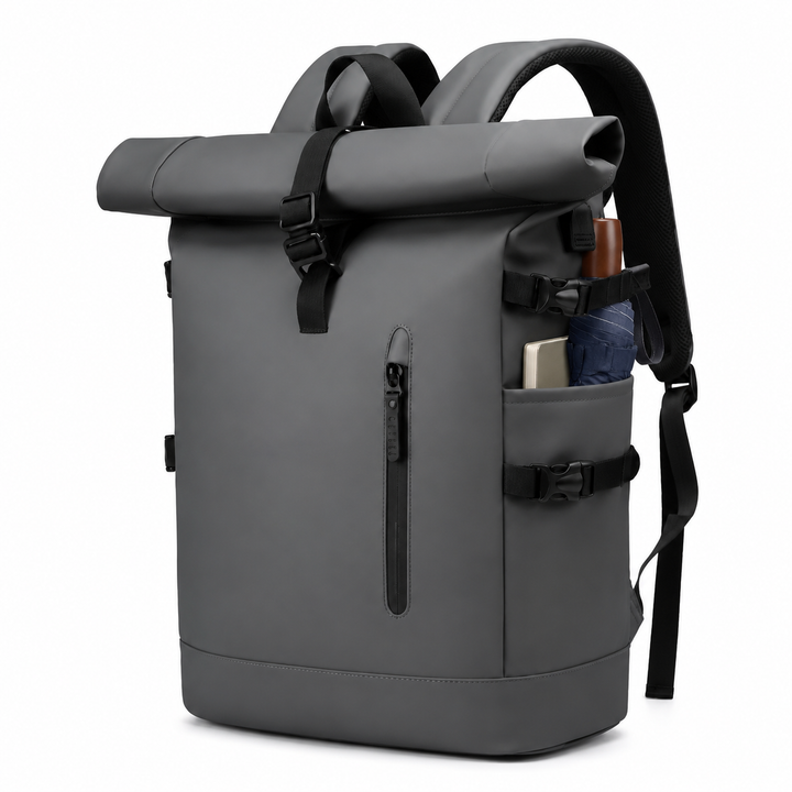 Sac à dos roll-top vert polyvalent pour voyage, urbain et quotidien, avec port USB intégré pour charger.