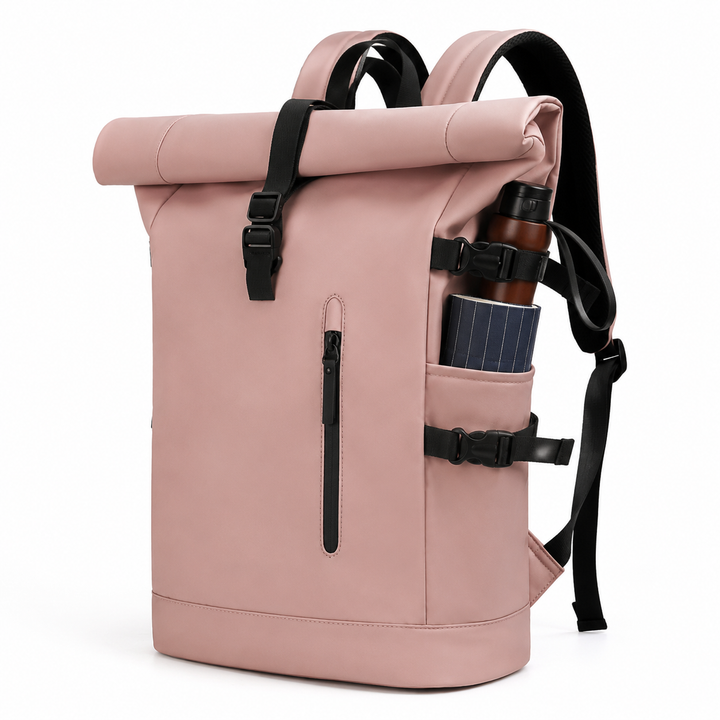 Sac à dos roll-top moderne avec accès rapide au port USB, idéal pour professionnels actifs.