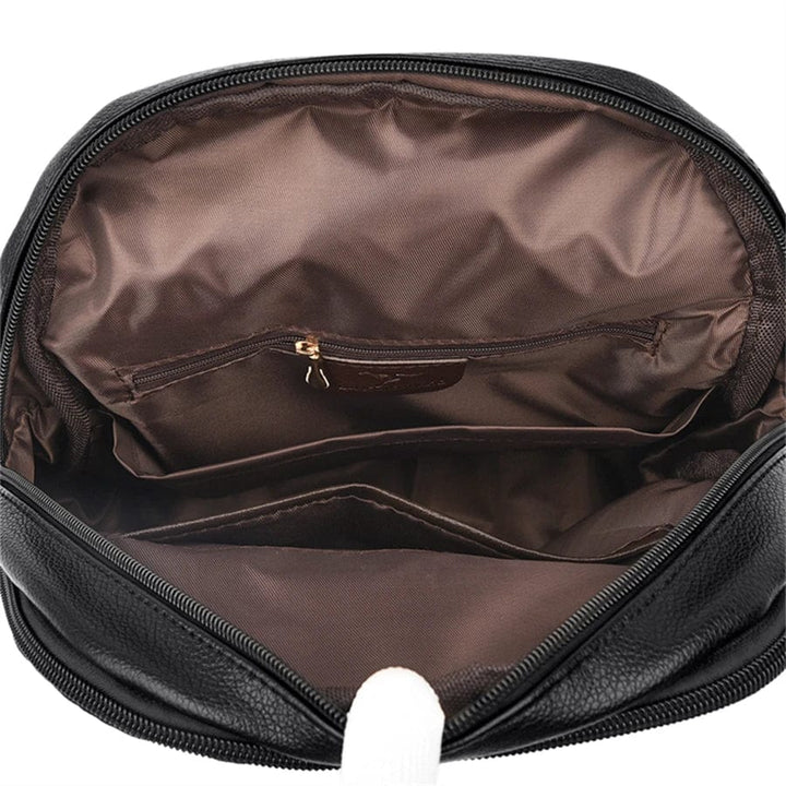 Sac à dos mode en cuir vegan rouge pour femme, polyvalent et spacieux, parfait pour le travail ou les loisirs.