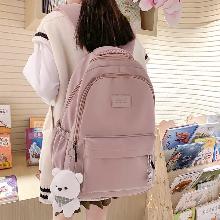 Sac à dos étudiant spacieux et durable, parfait pour l'école et l'université.