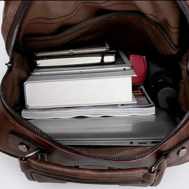 Sac à dos homme/femme en cuir fendu couleur café, pratique avec compartiment ordinateur.