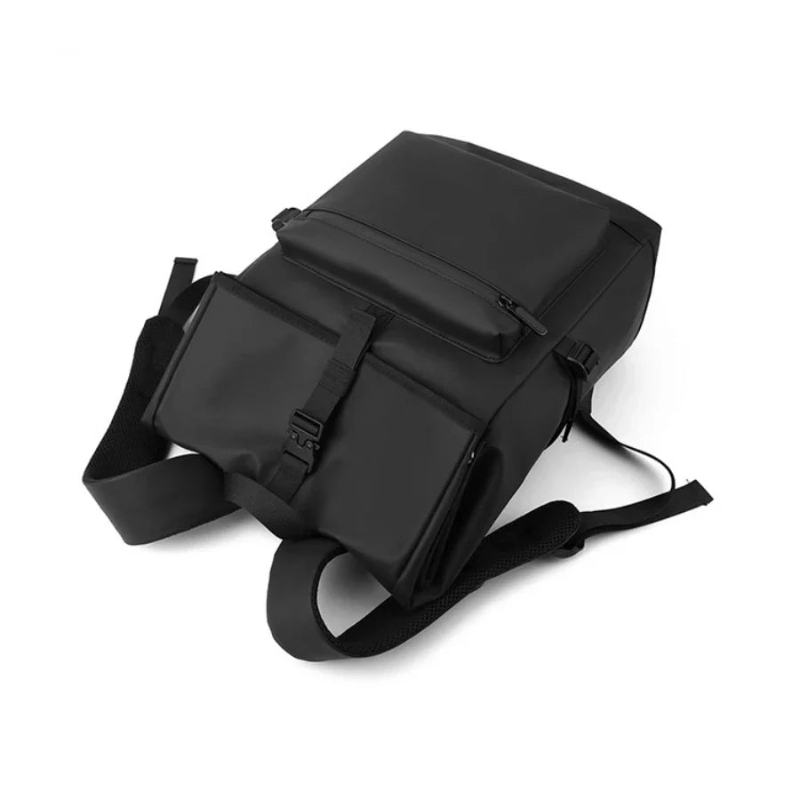 Sac à dos pratique et étanche en tissu Oxford, design moderne pour usage urbain, travail, école et voyage.