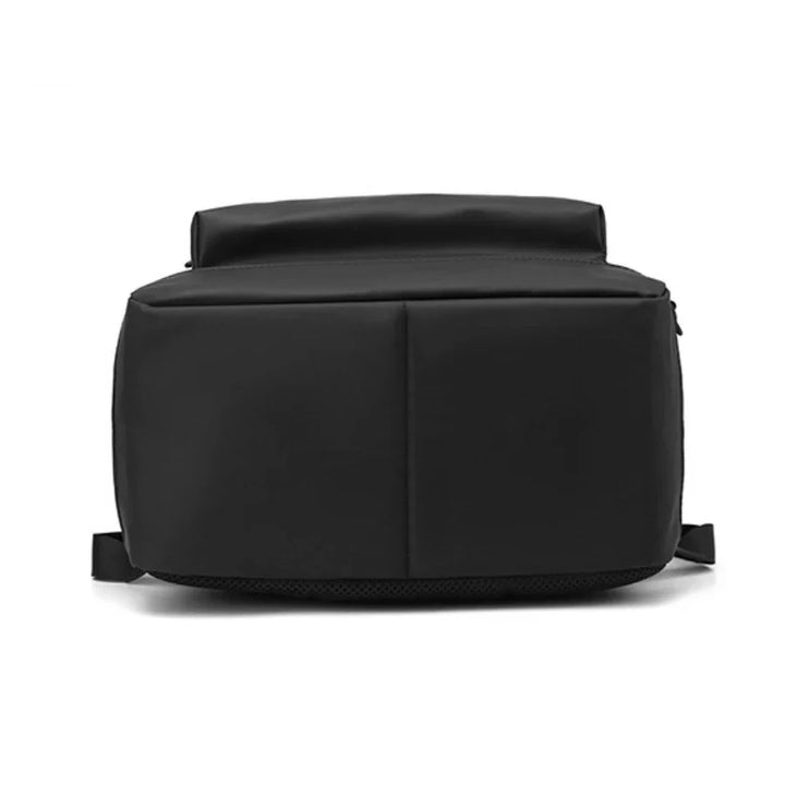 Sac à dos imperméable en tissu Oxford durable, design urbain fonctionnel pour résister au quotidien.