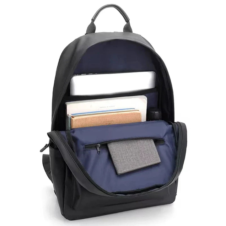 Sac à dos pratique pour étudiant, avec espace pour PC portable et livres, design moderne et confortable à porter.