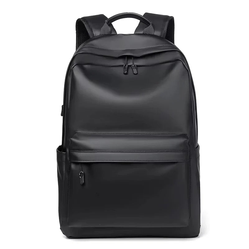 Sac à dos voyage homme, compact et léger, avec compartiment sécurisé pour ordinateur, noir mat, durable.