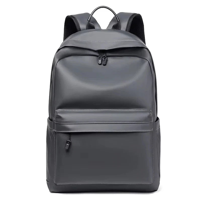 Sac à dos fonctionnel pour homme, parfait pour le bureau et les déplacements, avec espace pour PC et accessoires.